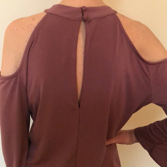Mauve cold shoulder top - Picture 2 of 3